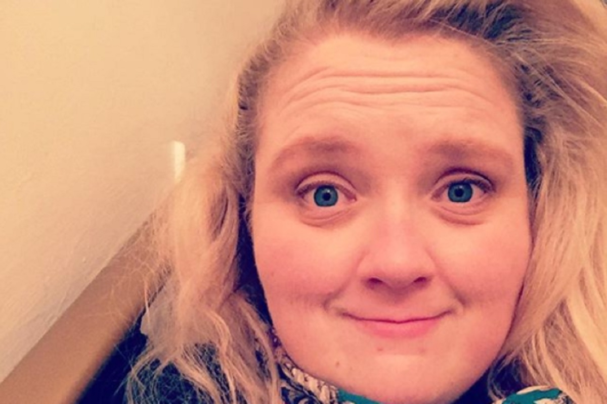 Debbie Lynch-White se livre � des passes-temps extr�mes...