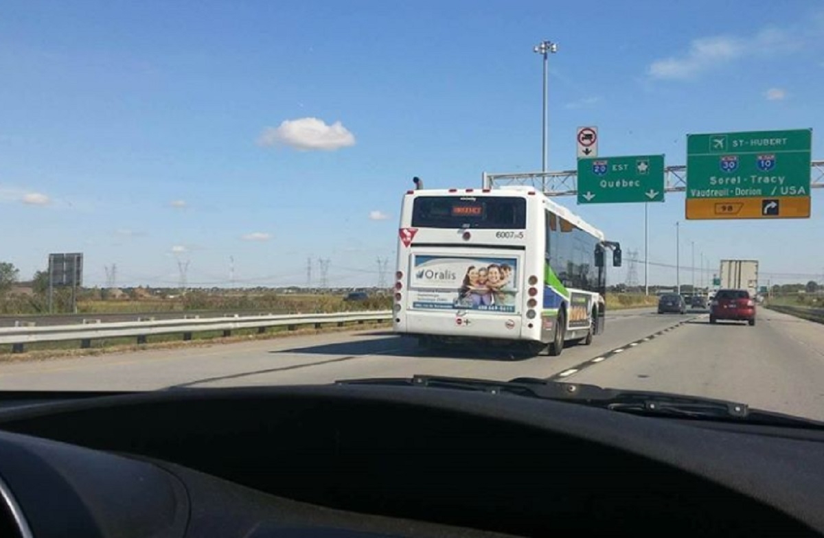 Voici ce qu'il faut faire quand vous voyez un autobus avec la mention 911 Urgence