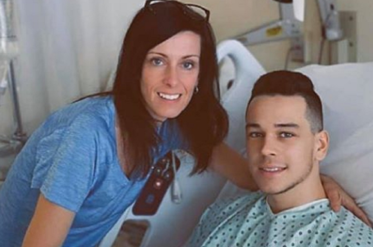 Un jeune homme sauv de la mort partage un touchant message pour sa maman donneuse