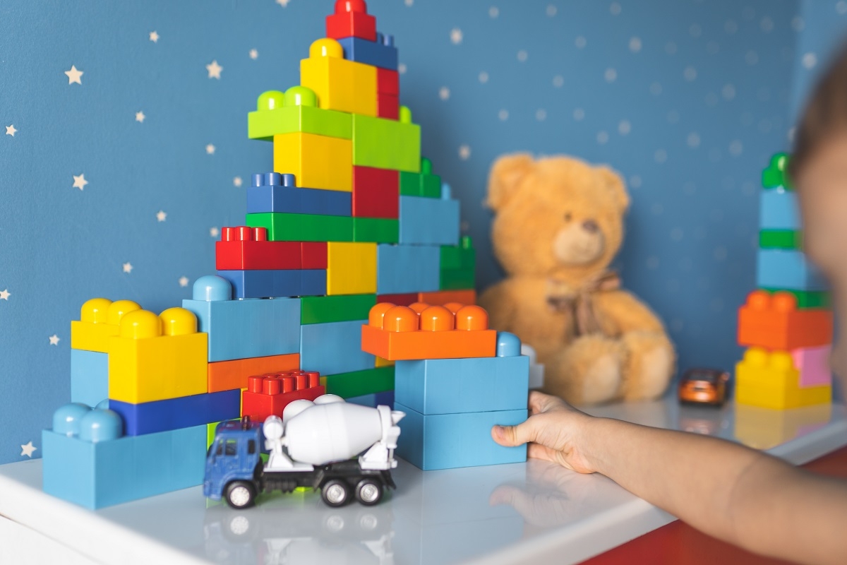Selon les pdiatres, les jouets tout simples sont beaucoup mieux qu'un gadget lectronique