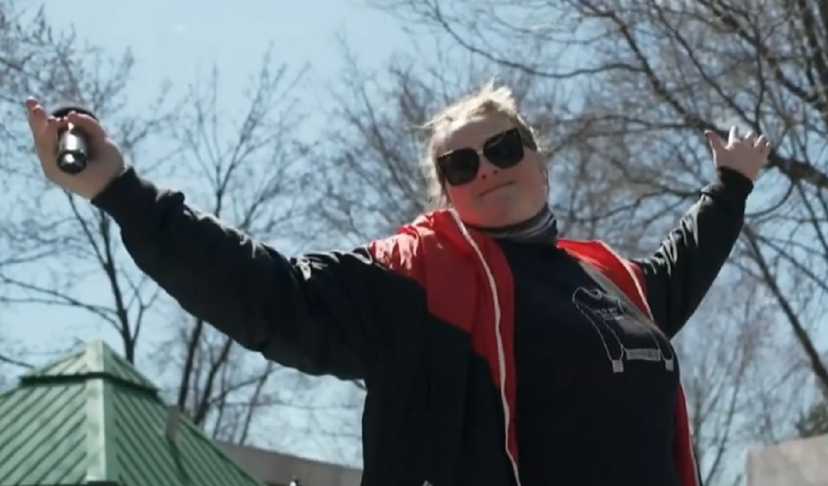 Debbie Lynch-White souligne le 99e anniversaire d'une dame confin�e de la plus charmante des fa�ons